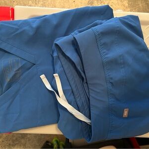 Figs Royal Blue Scrub Set Size 6xp not included in pick 3